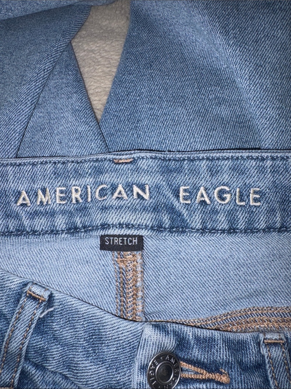 AE Curvy Ripped Mom Jean, Size 6 - Picture 5 of 7